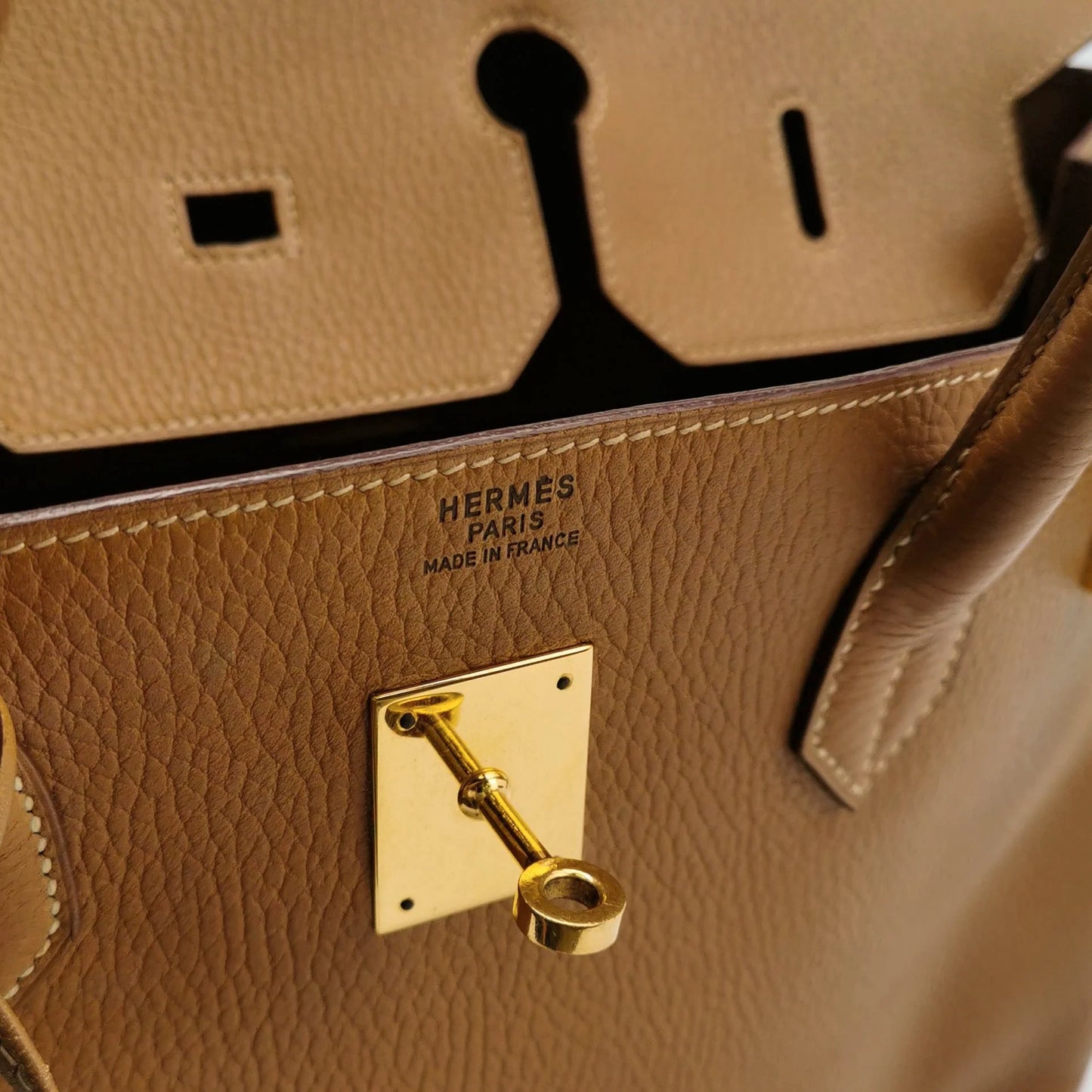 Hermès Birkin 40 Couro Clemence Gold com Ferragens Douradas