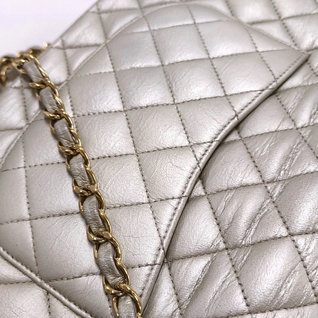 Bolsa Chanel Classic Flap Média – Couro Dourado com Ferragens Douradas (2011)