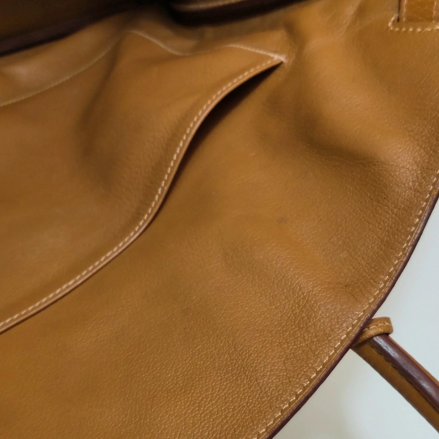 Hermès Birkin 40 Couro Clemence Gold com Ferragens Douradas