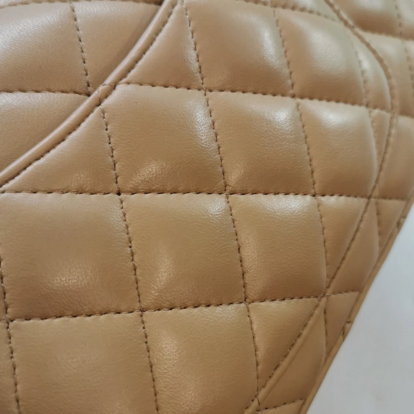 Bolsa Chanel Classic Flap Mini Retangular – Couro de Cordeiro Bege com Ferragens Prateadas (2018)