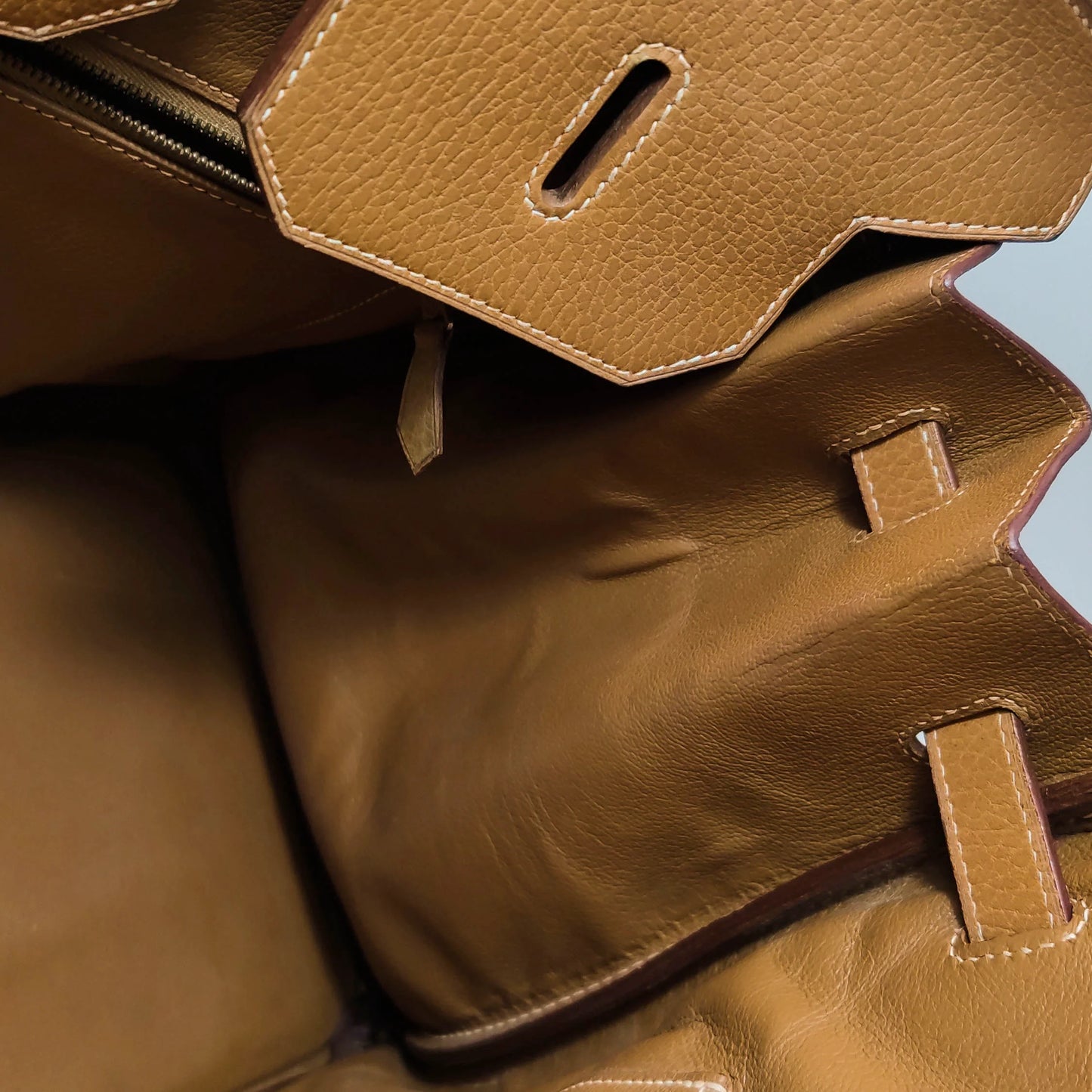 Hermès Birkin 40 Couro Clemence Gold com Ferragens Douradas
