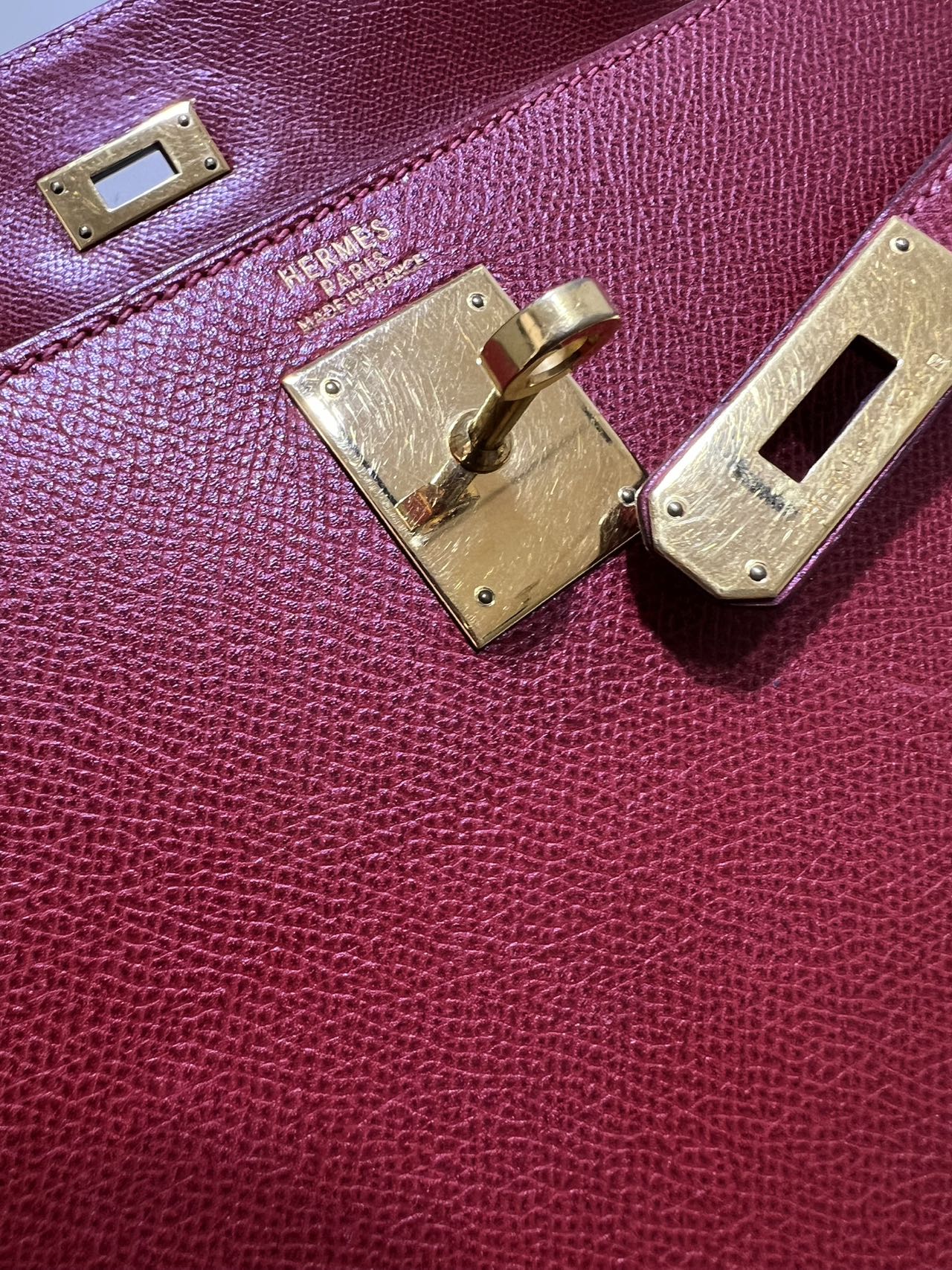 Hermès Kelly Sellier 32 Courchevel Rouge Vif com Ferragens Douradas