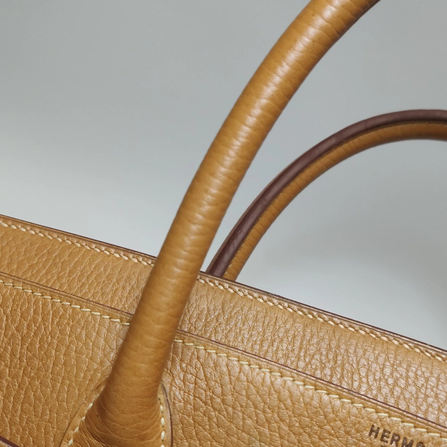 Hermès Birkin 40 Couro Clemence Gold com Ferragens Douradas