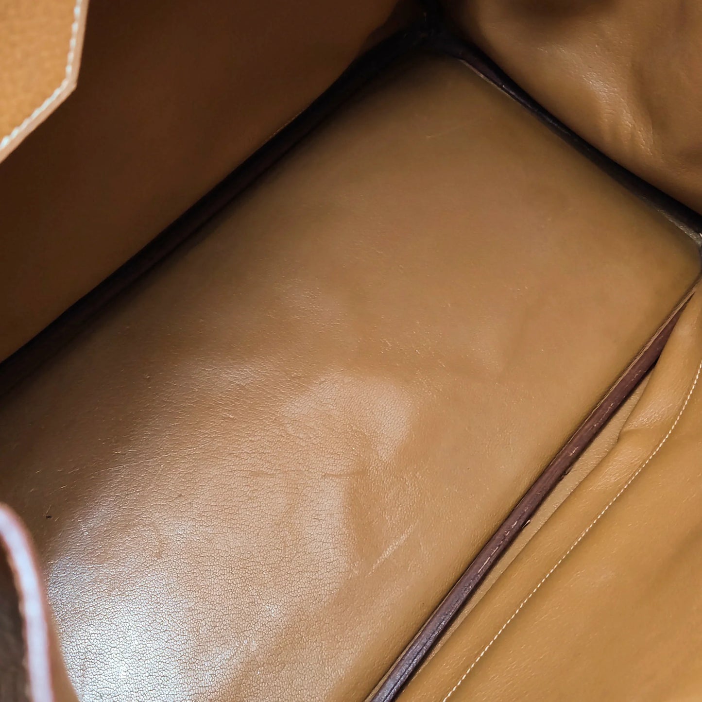 Hermès Birkin 40 Couro Clemence Gold com Ferragens Douradas