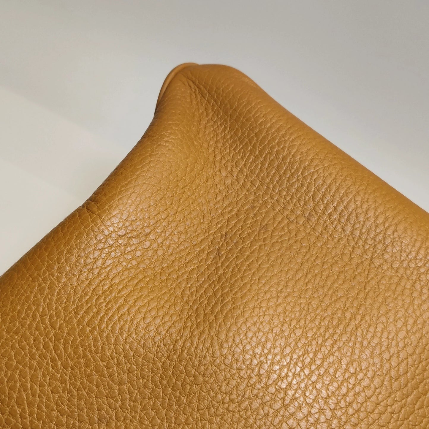 Hermès Birkin 40 Couro Clemence Gold com Ferragens Douradas