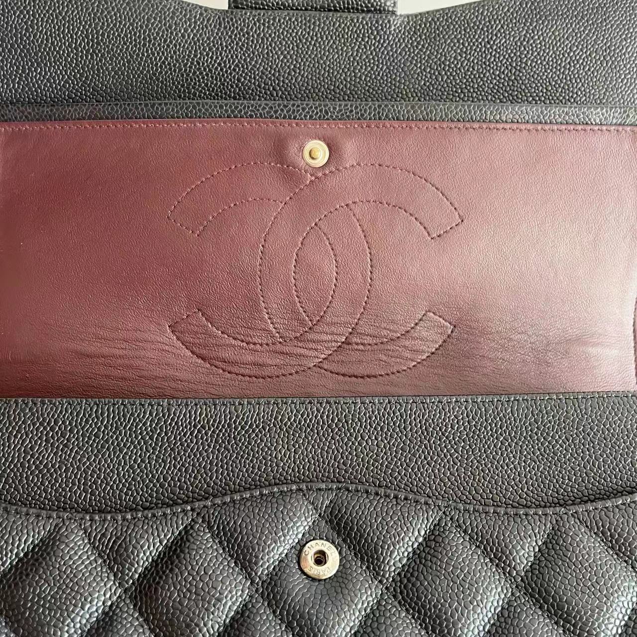 Bolsa Chanel Classic Flap Jumbo – Couro Caviar Preto