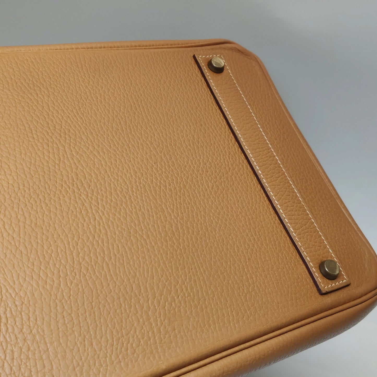 Hermès Birkin 40 Couro Clemence Gold com Ferragens Douradas