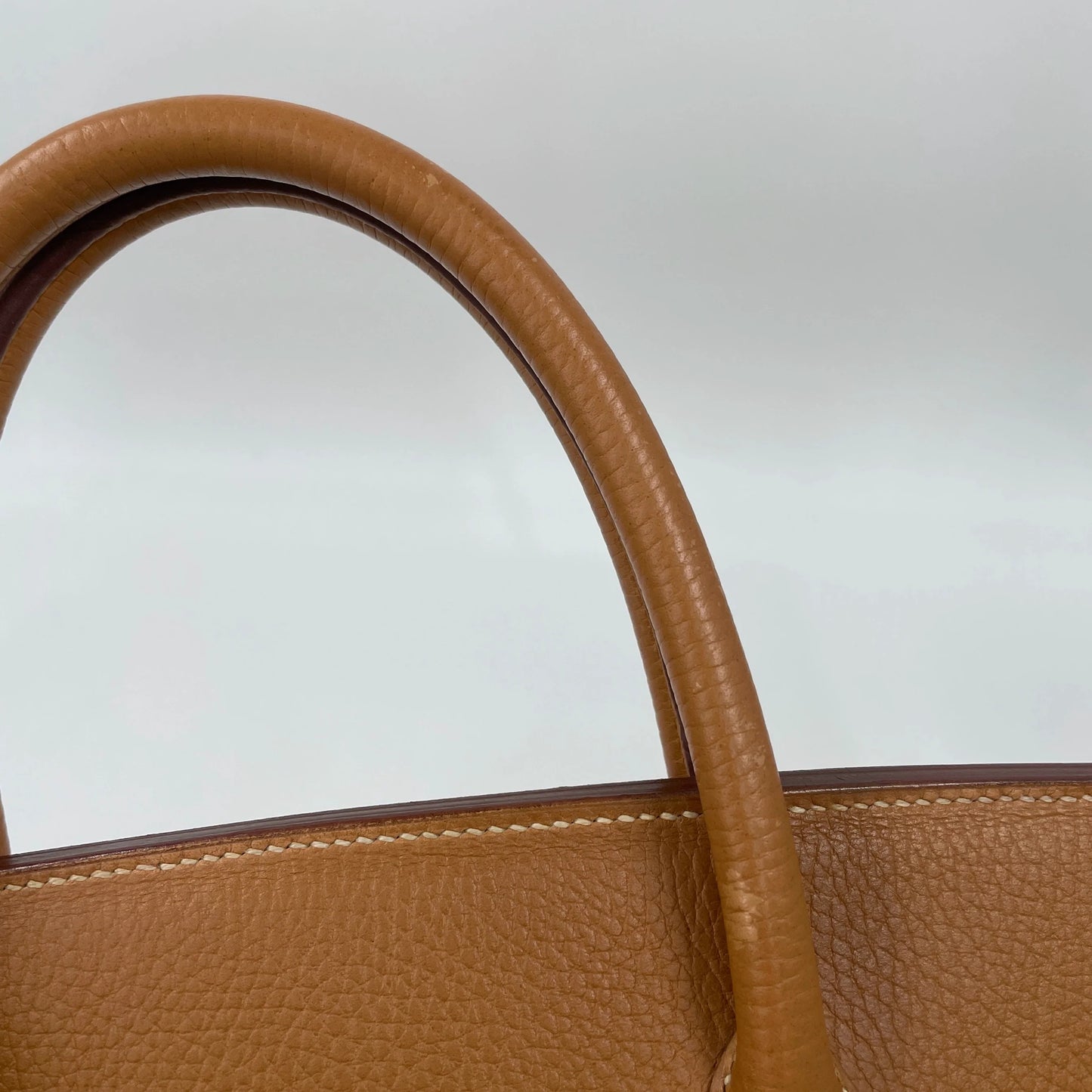 Hermès Birkin 40 Couro Clemence Gold com Ferragens Douradas