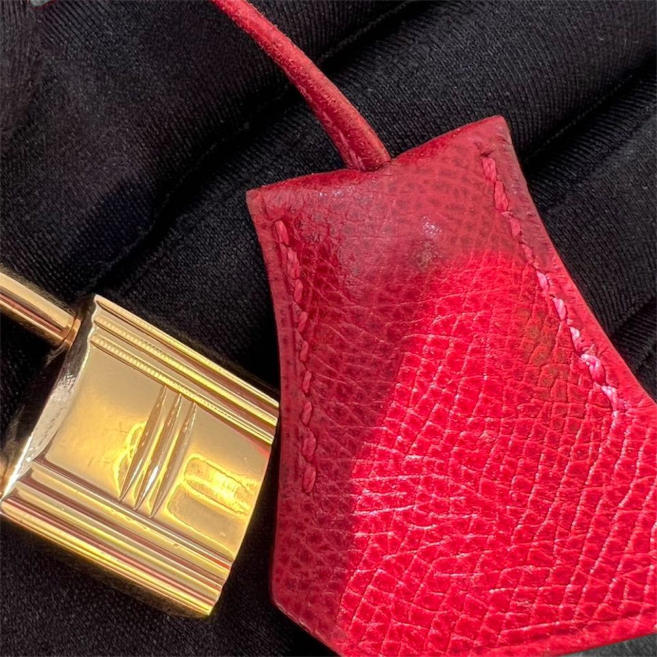 Hermès Kelly Sellier 32 Courchevel Rouge Vif com Ferragens Douradas