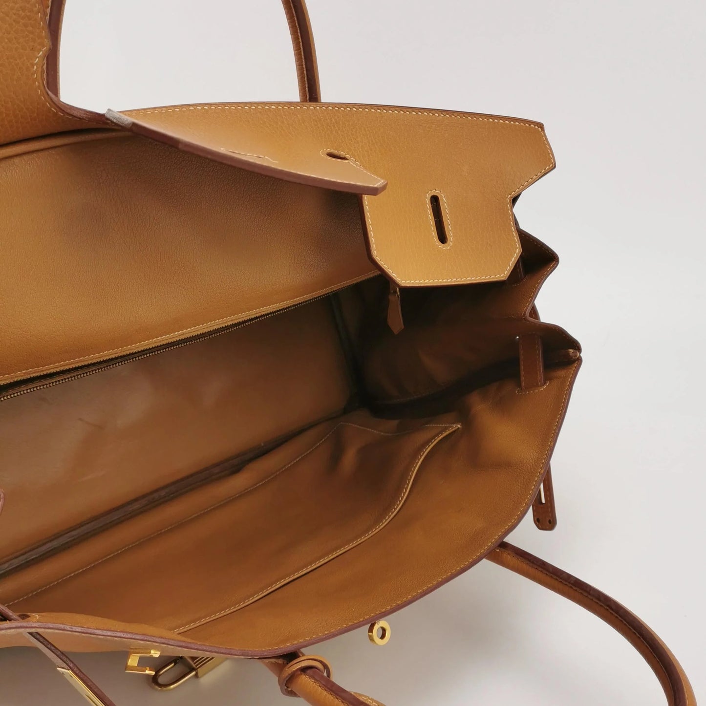 Hermès Birkin 40 Couro Clemence Gold com Ferragens Douradas