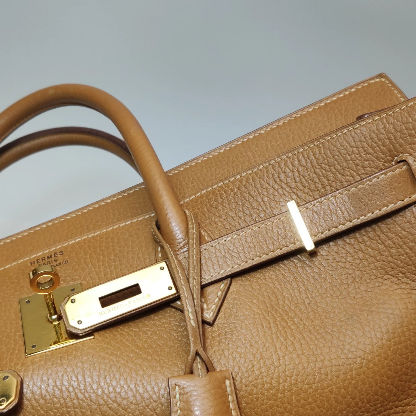 Hermès Birkin 40 Couro Clemence Gold com Ferragens Douradas