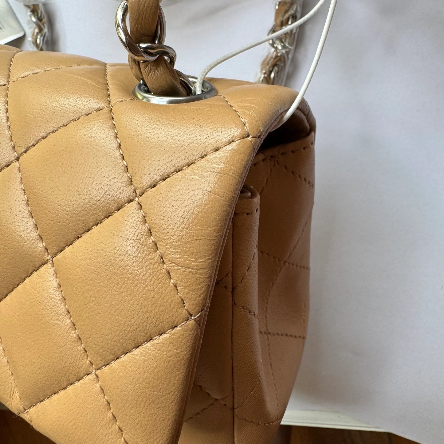 Bolsa Chanel Classic Flap Mini Retangular – Couro de Cordeiro Bege com Ferragens Prateadas (2018)