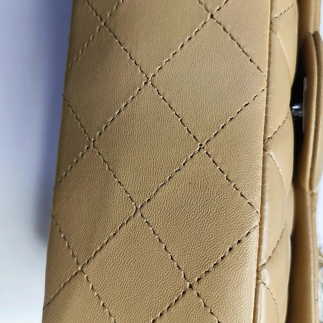Bolsa Chanel Classic Flap Mini Retangular – Couro de Cordeiro Bege com Ferragens Prateadas (2018)