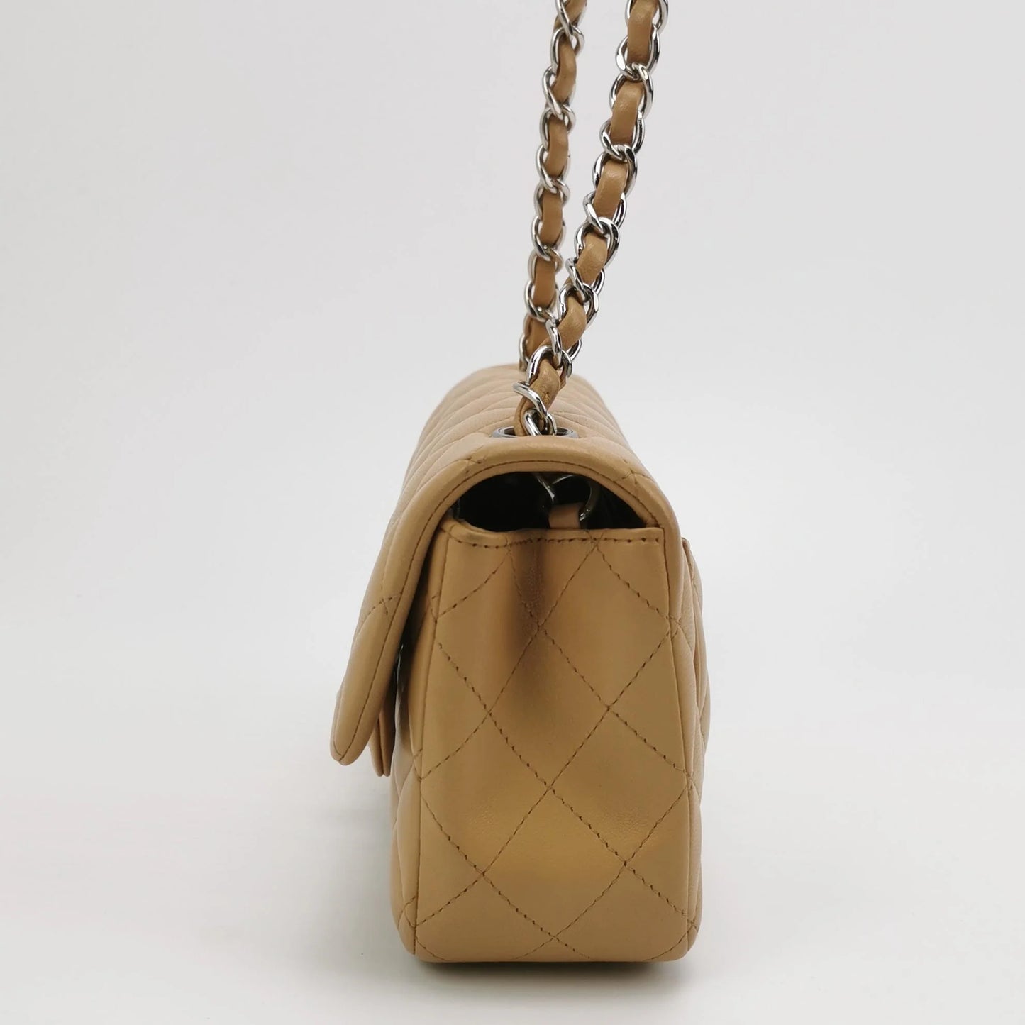 Bolsa Chanel Classic Flap Mini Retangular – Couro de Cordeiro Bege com Ferragens Prateadas (2018)