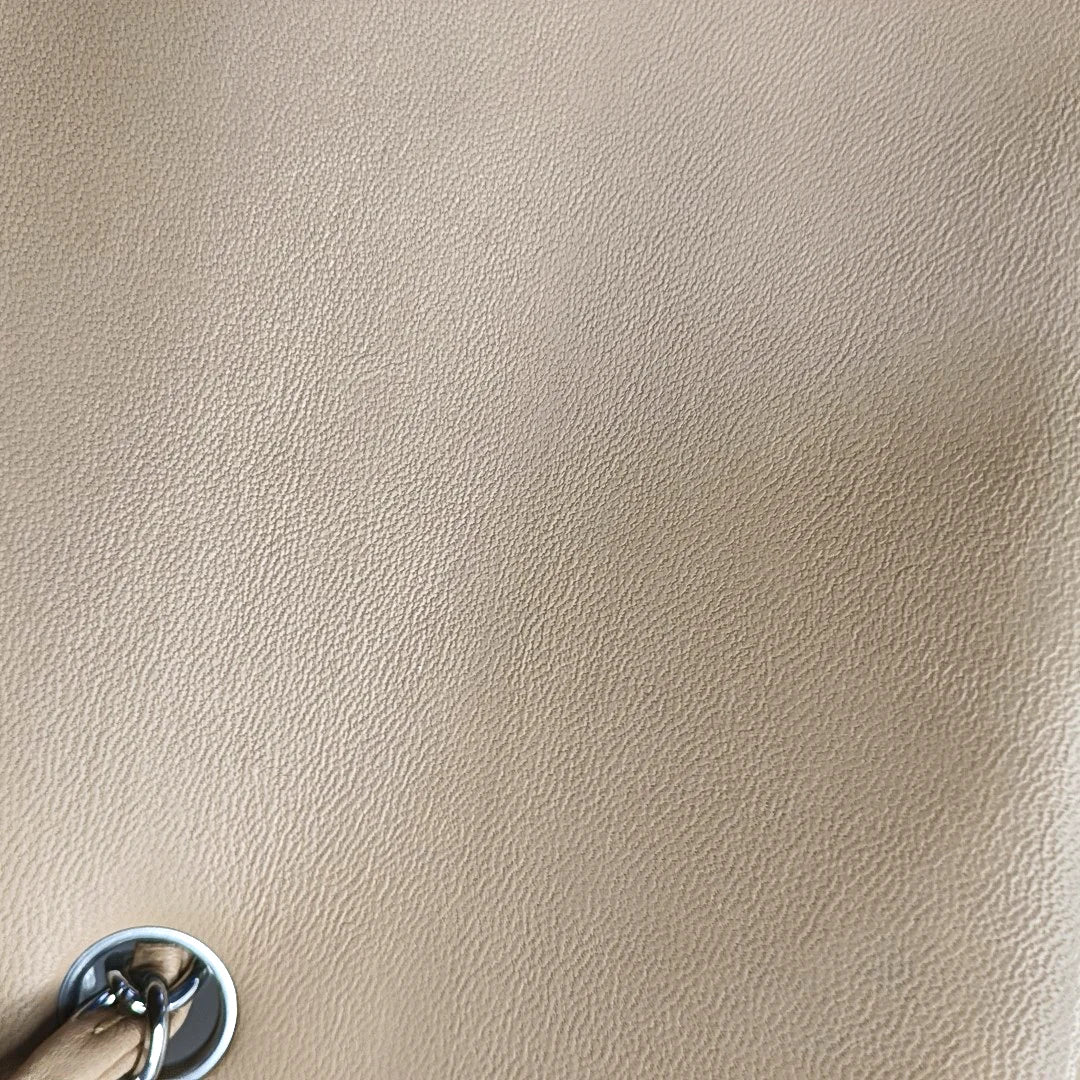 Bolsa Chanel Classic Flap Mini Retangular – Couro de Cordeiro Bege com Ferragens Prateadas (2018)