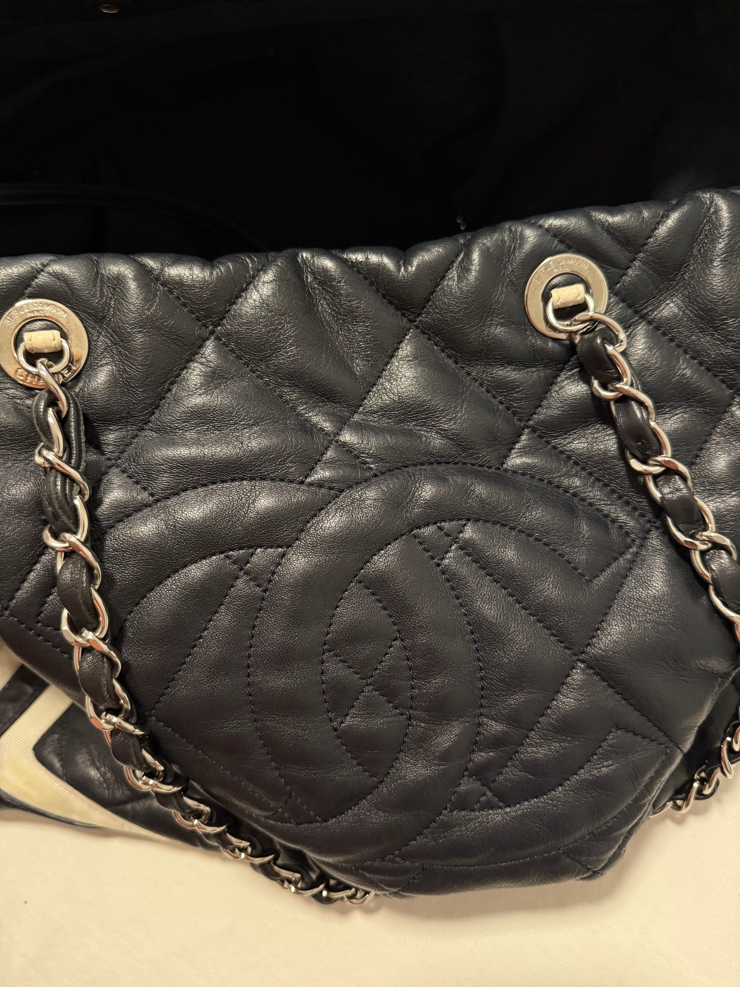 Bolsa Chanel CC Shopping Tote Navy com Listras Brancas