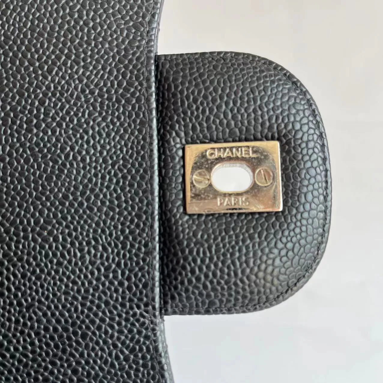 Bolsa Chanel Classic Flap Jumbo – Couro Caviar Preto