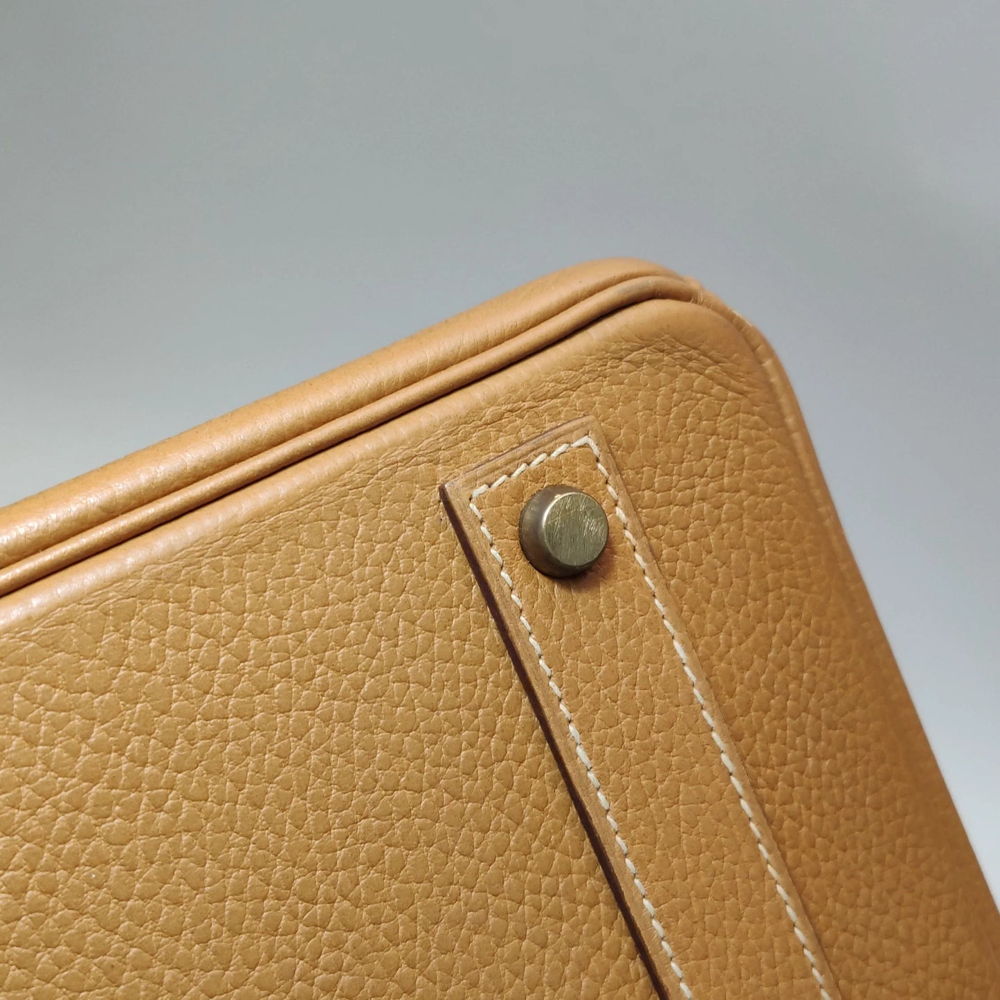 Hermès Birkin 40 Couro Clemence Gold com Ferragens Douradas