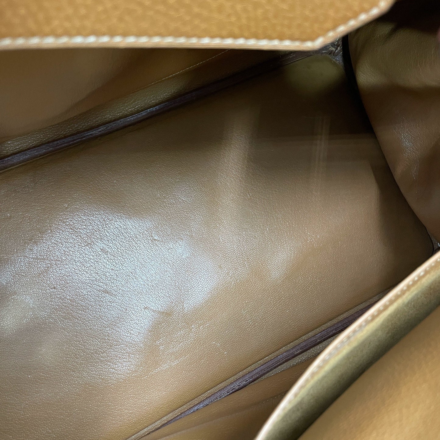 Hermès Birkin 40 Couro Clemence Gold com Ferragens Douradas