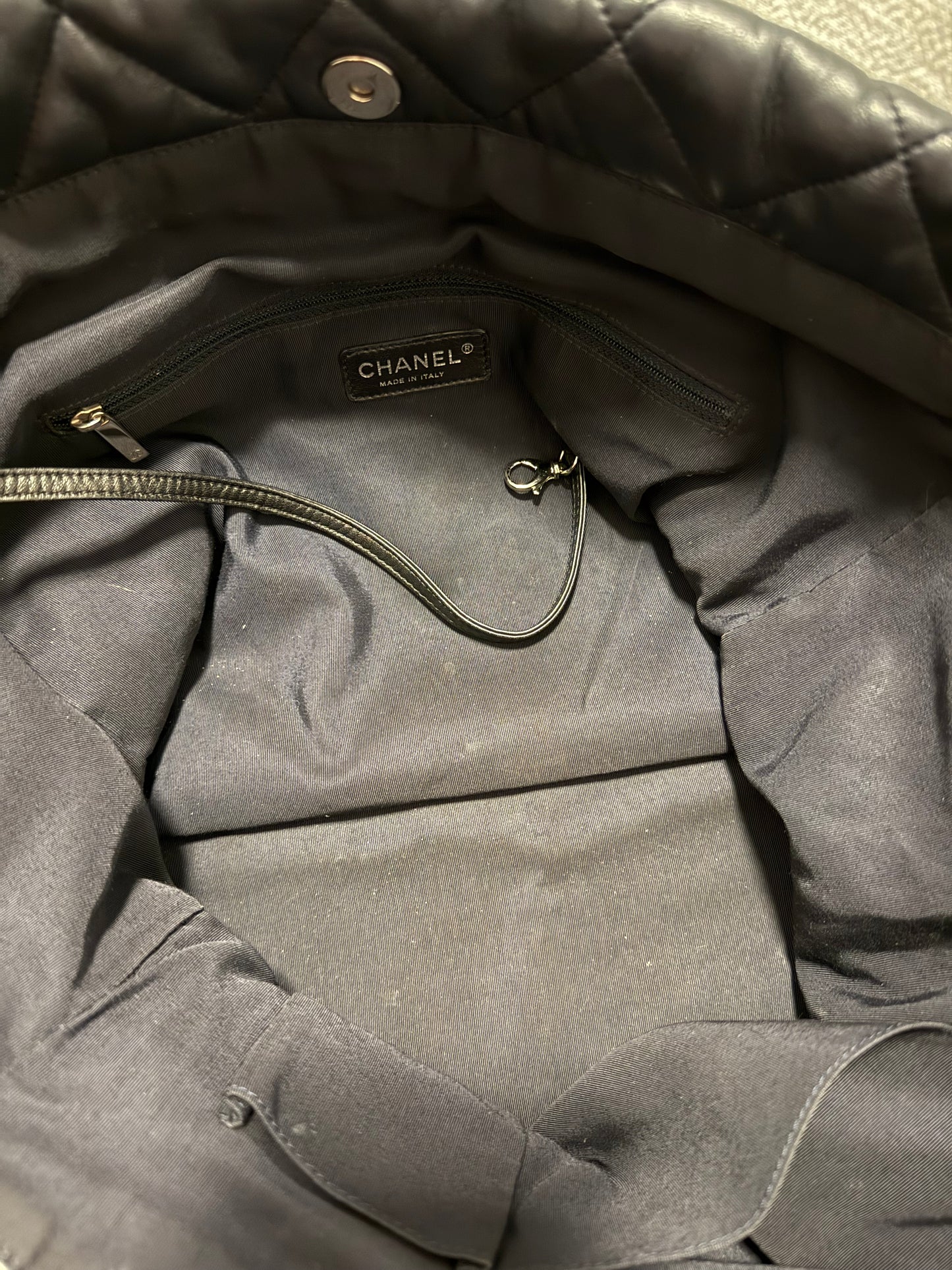 Bolsa Chanel CC Shopping Tote Navy com Listras Brancas