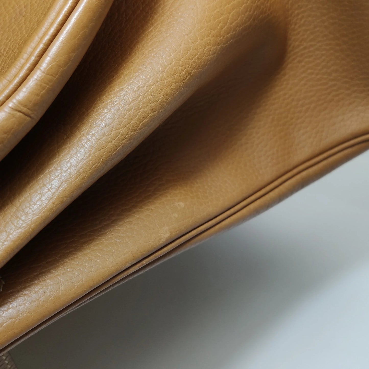 Hermès Birkin 40 Couro Clemence Gold com Ferragens Douradas