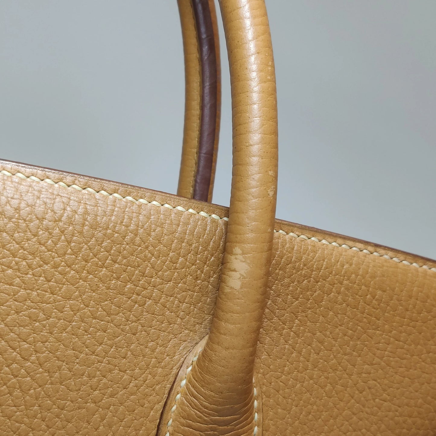 Hermès Birkin 40 Couro Clemence Gold com Ferragens Douradas