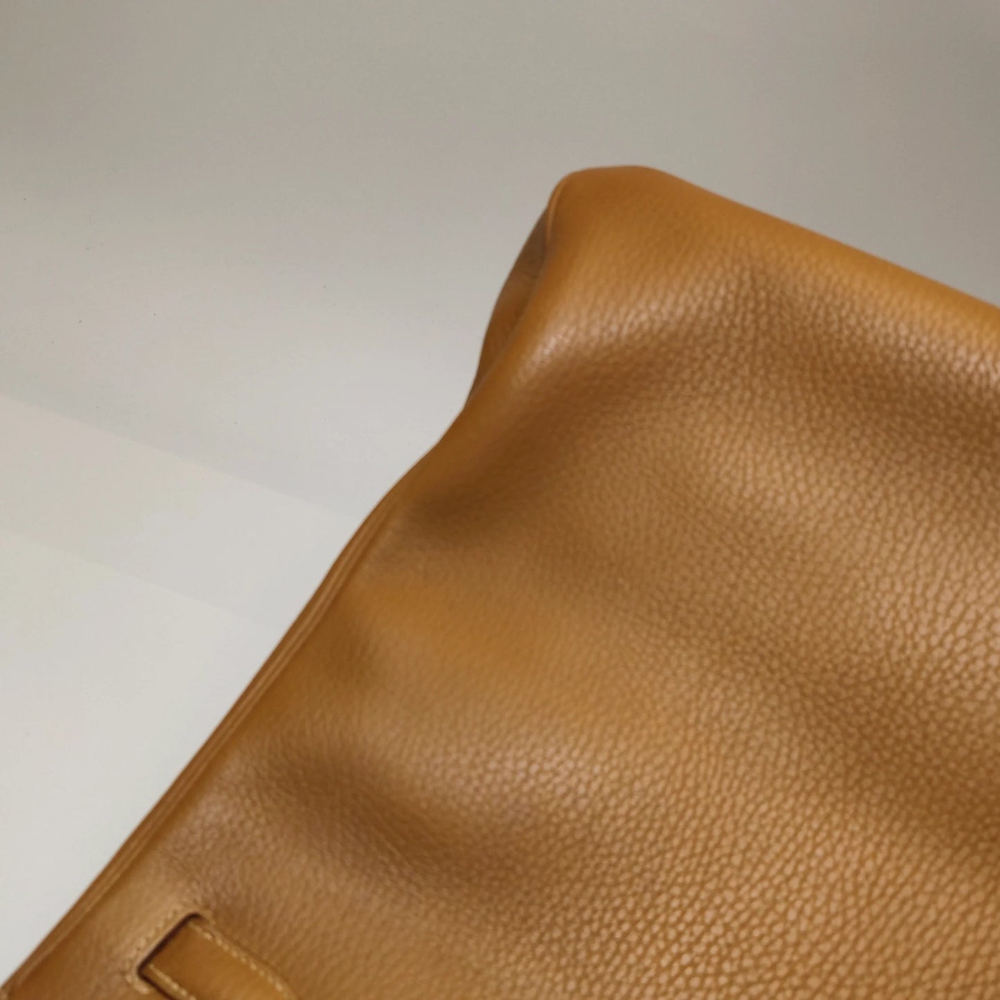Hermès Birkin 40 Couro Clemence Gold com Ferragens Douradas