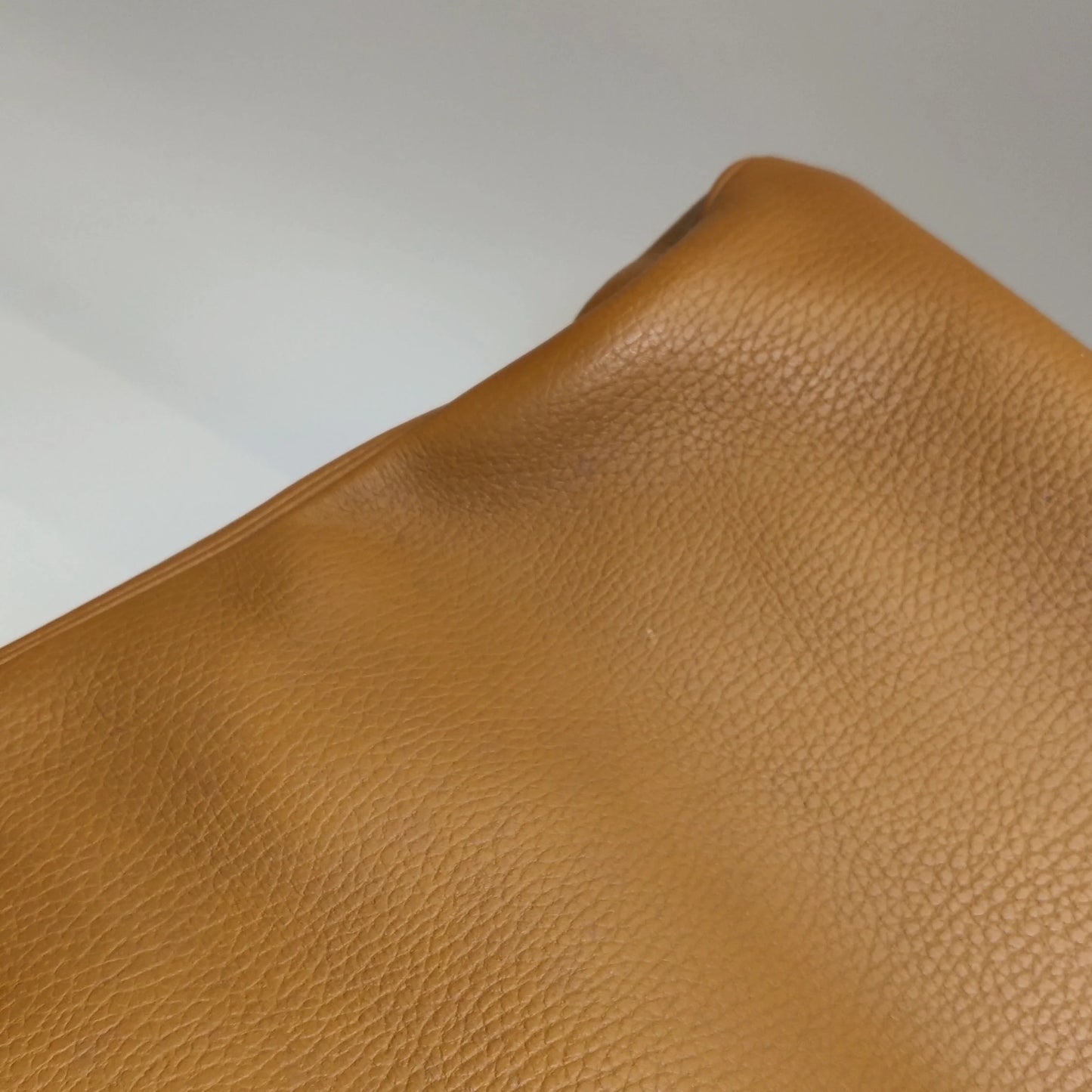 Hermès Birkin 40 Couro Clemence Gold com Ferragens Douradas
