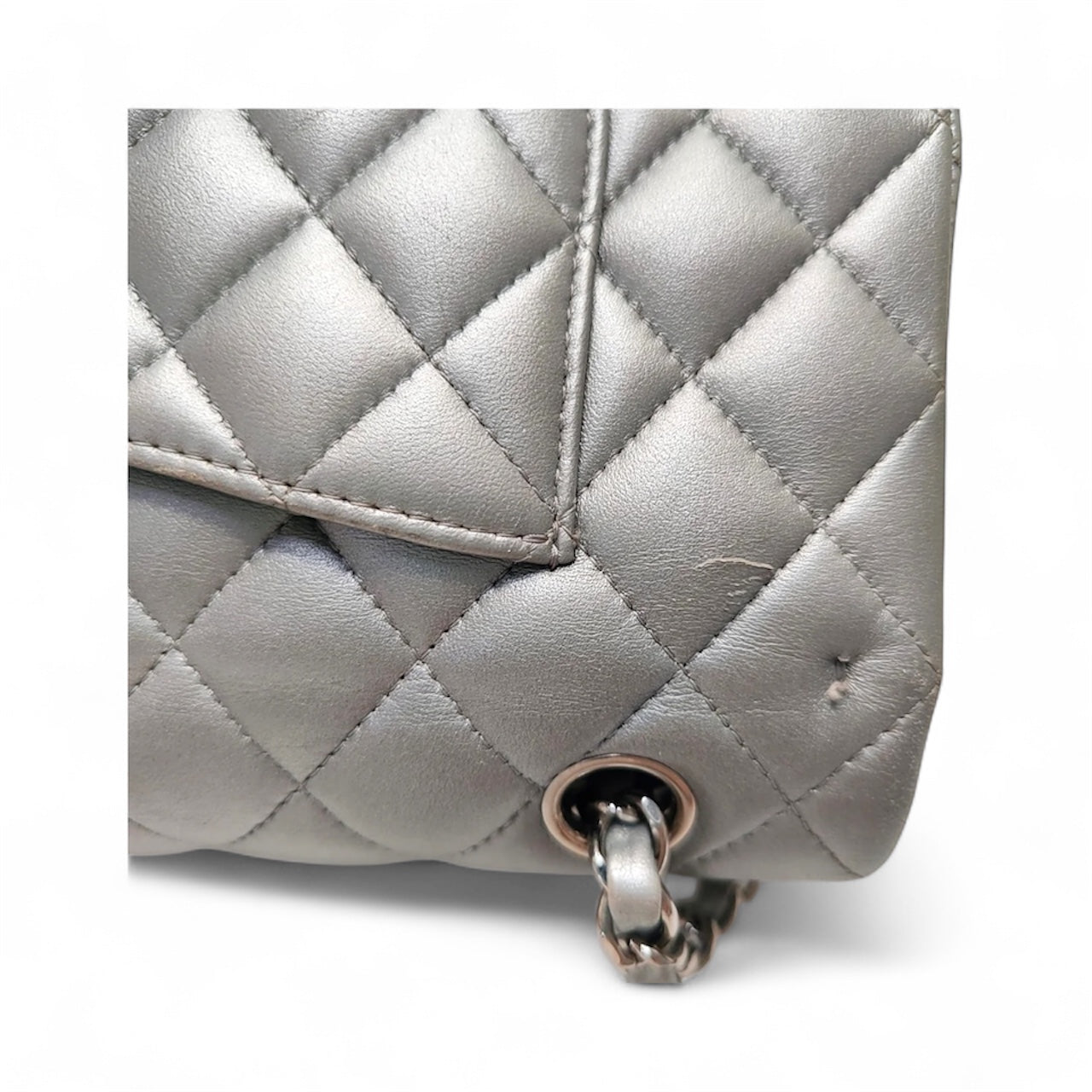 Bolsa Chanel Classic Flap Média – Couro de Cordeiro Cinza Prateado