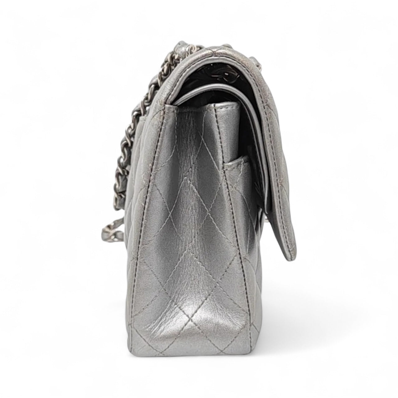 Bolsa Chanel Classic Flap Média – Couro de Cordeiro Cinza Prateado