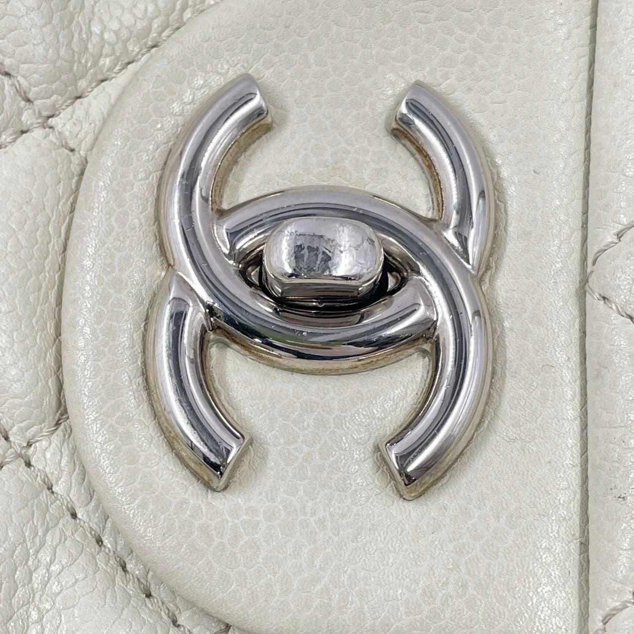 Bolsa Chanel Classic Flap Maxi Milk White Caviar Leather Silver Hardware
