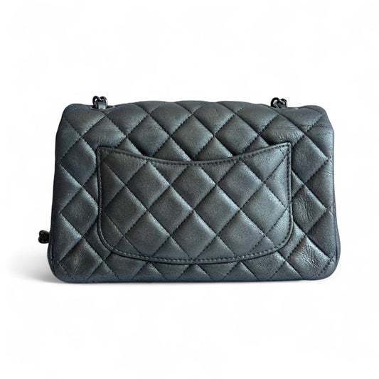 Bolsa Chanel Classic Flap Mini Retangular – Couro de Cordeiro Cinza Metálico