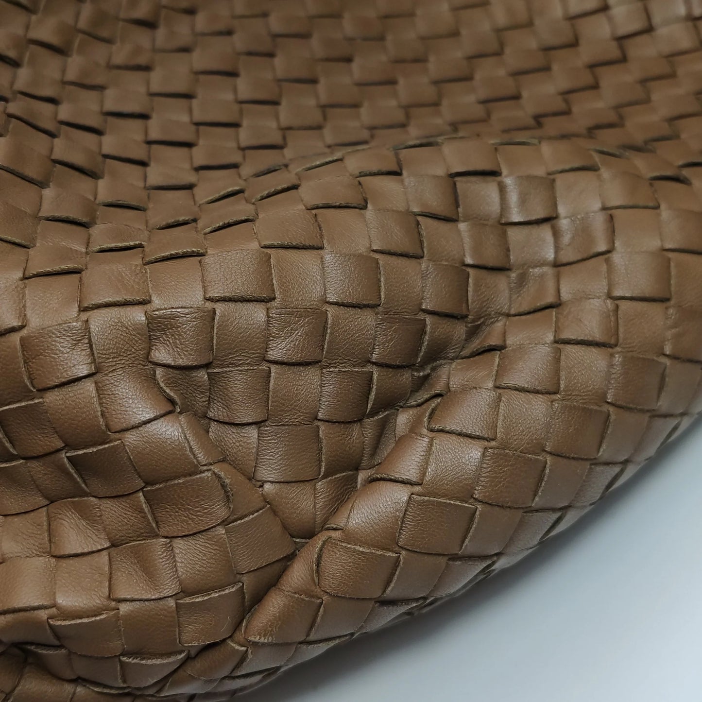 Bolsa Bottega Veneta Belly Hobo – Couro Intrecciato Marrom Chocolate Milk Large