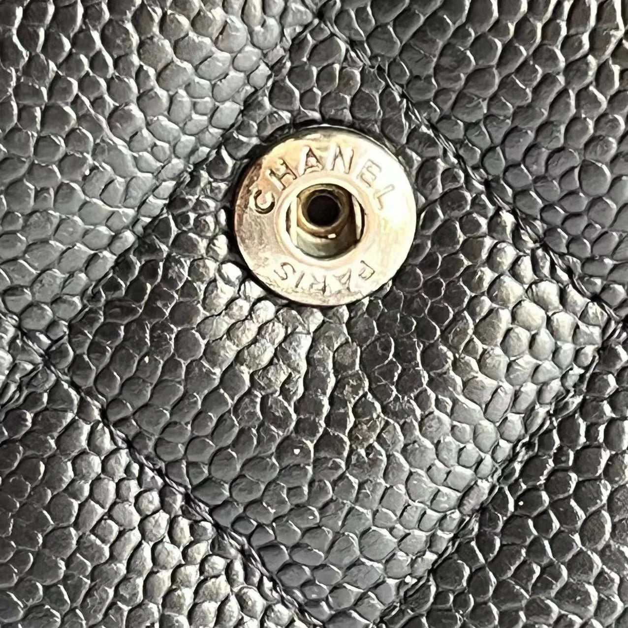 Bolsa Chanel Classic Flap Jumbo – Couro Caviar Preto