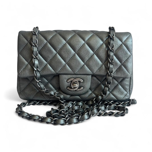 Bolsa Chanel Classic Flap Mini Retangular – Couro de Cordeiro Cinza Metálico