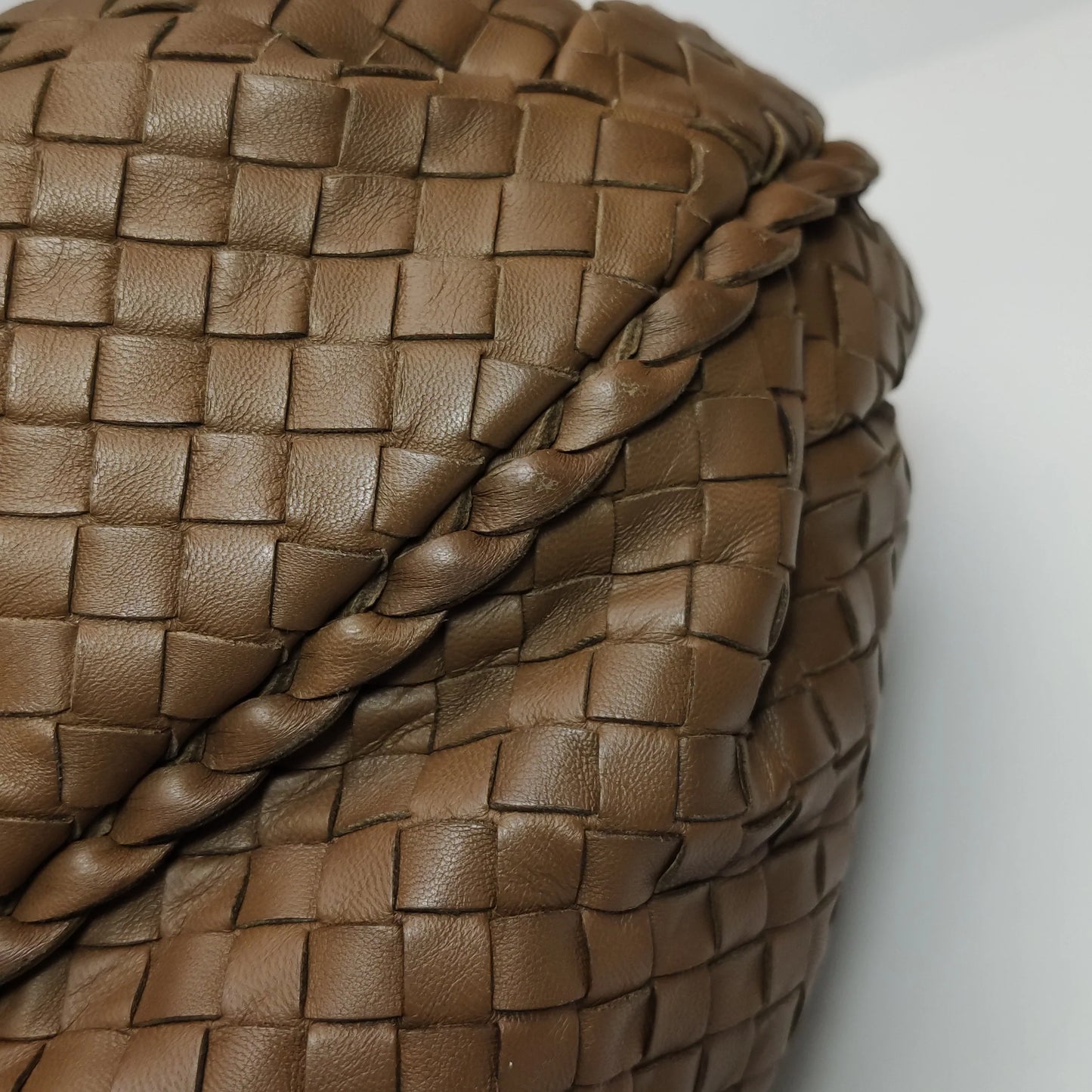 Bolsa Bottega Veneta Belly Hobo – Couro Intrecciato Marrom Chocolate Milk Large