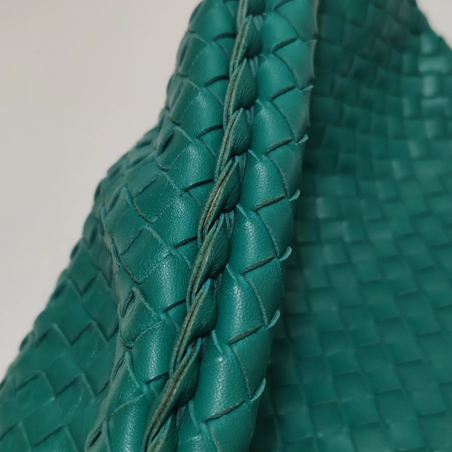 Bottega Veneta Veneta Hobo Grande Verde Teal – Couro de Cordeiro
