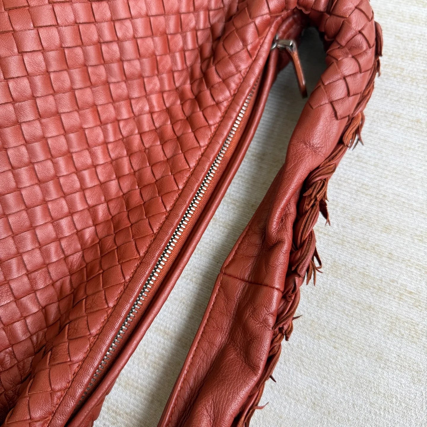 Bolsa Bottega Veneta Veneta Hobo Large-Couro Lambskin Burgundy