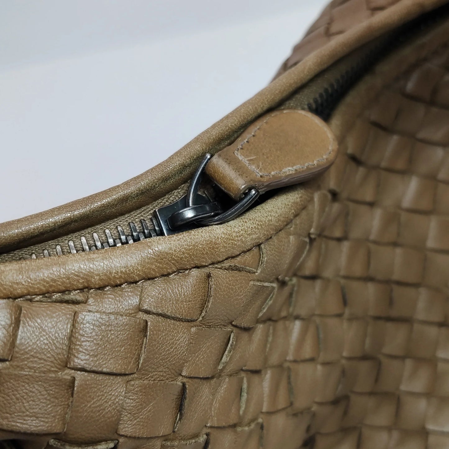 Bolsa Bottega Veneta Belly Hobo – Couro Intrecciato Marrom Chocolate Milk Large