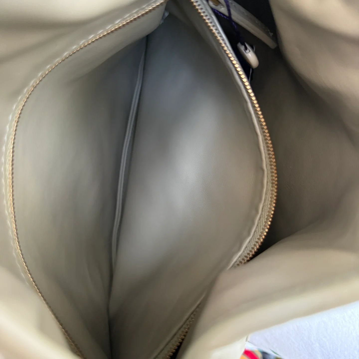 Bottega Veneta Hop Hobo Pequena em Couro Intrecciato Verde Travertine