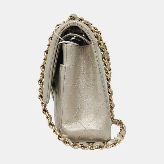 Bolsa Chanel Classic Flap Média – Couro Dourado com Ferragens Douradas (2011)