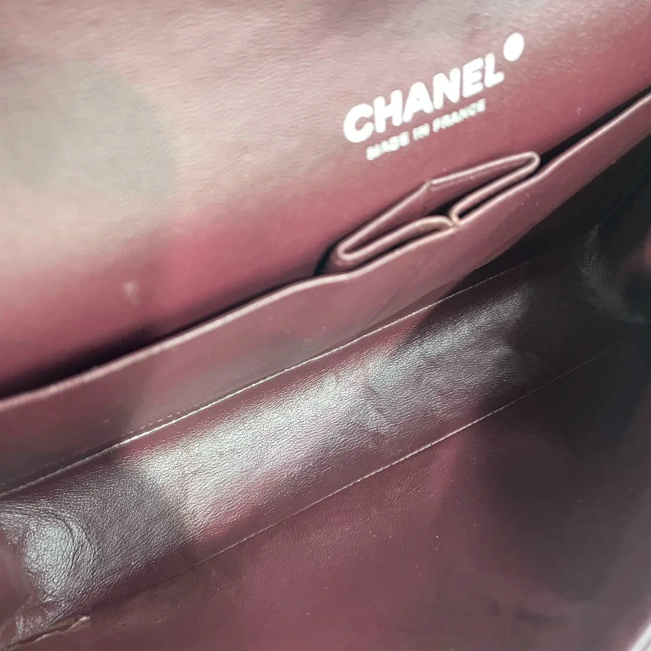 Bolsa Chanel Classic Flap Média – Couro de Cordeiro Preto